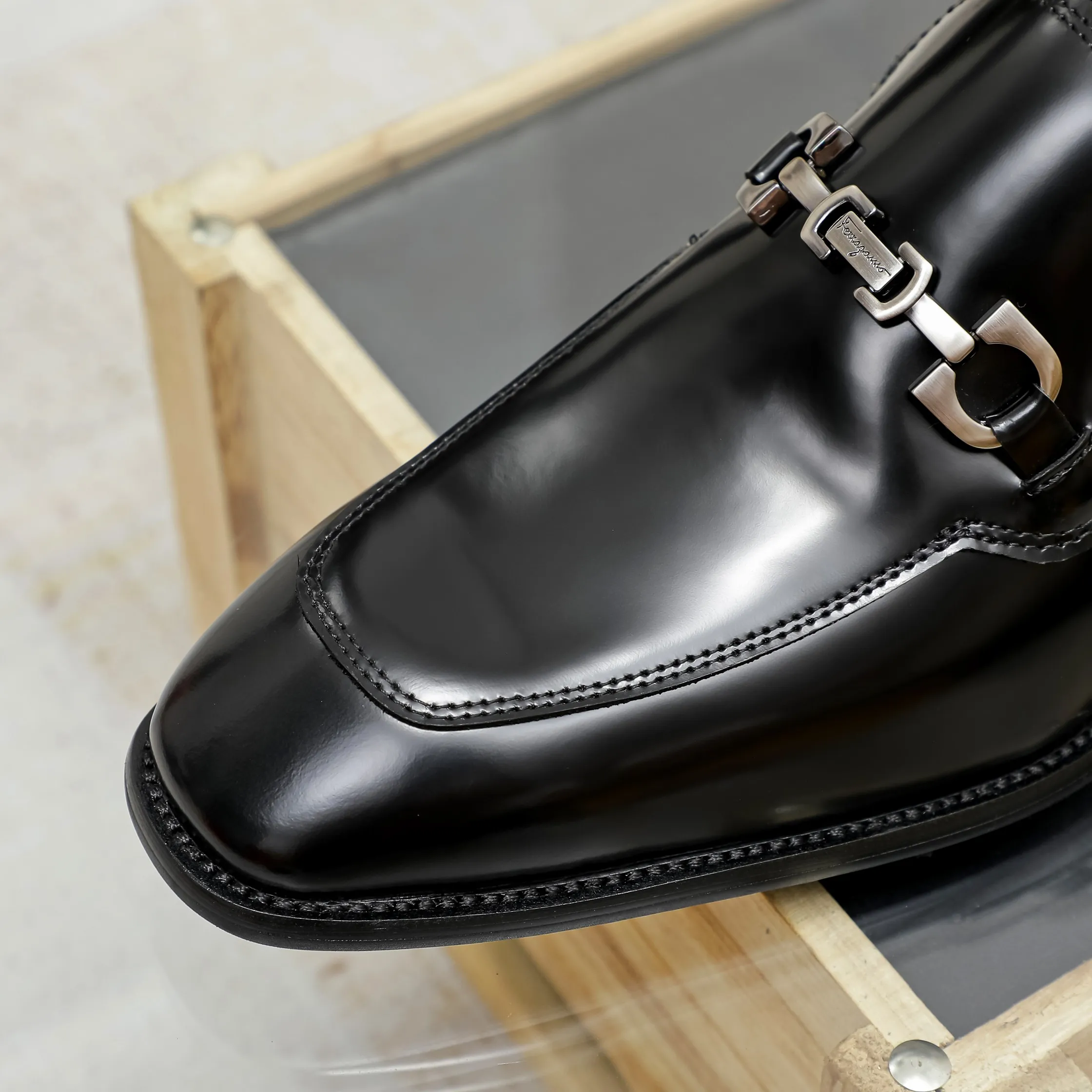 Men's shoes💰460🕷🕷[Ferragamo] Ferragamo's top men's business leather shoes💯Original copy of the official website, the upper is made of imported official website 1:1 material🍁Italian embossed cowhide🇮🇹Imported water-dyed leather lining. It’s definitely not made with ordinary craftsmanship, it’s the model used by celebrities! The factory’s craftsmanship is designed to create the most perfect shoes for trendy men! Code number 38-44 (45.46 customized) 3 colors, large quantities in stock